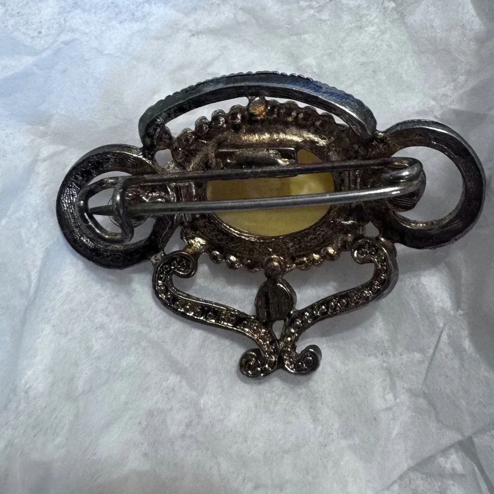 Vintage Style Faux Pearl Brooch Silver Tone Victorian Scroll Openwork‎ Pin 9g